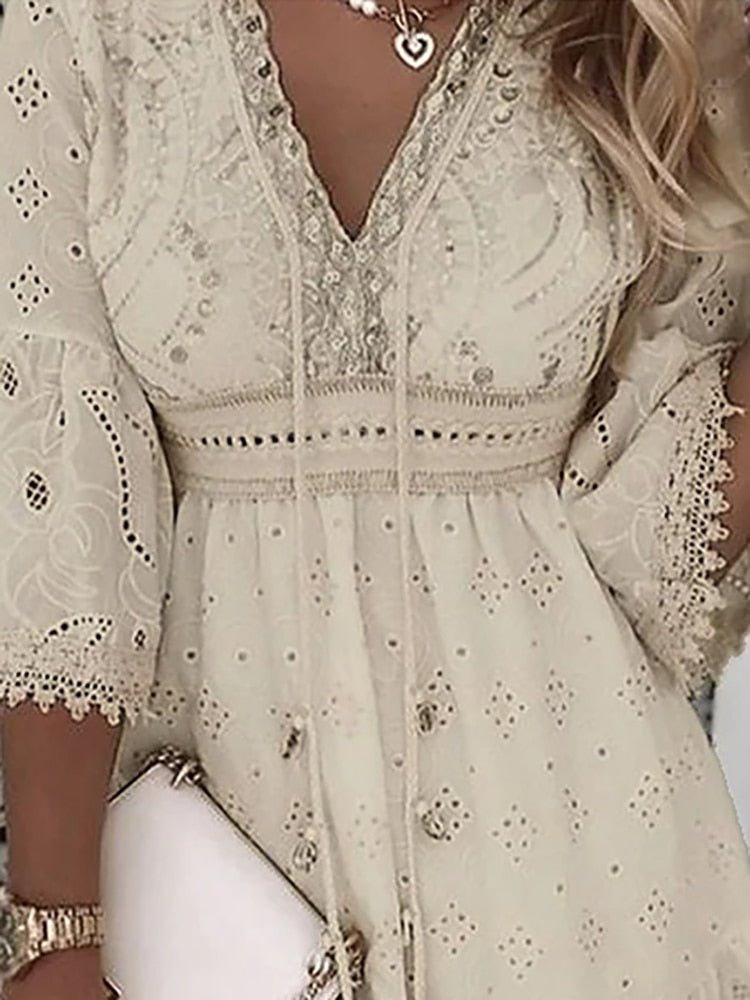Scarlett | Robe Mini Boho Femme Décolleté en V Manches Évasées en Dentelle Brodée