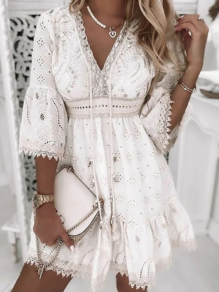 Scarlett | Robe Mini Boho Femme Décolleté en V Manches Évasées en Dentelle Brodée