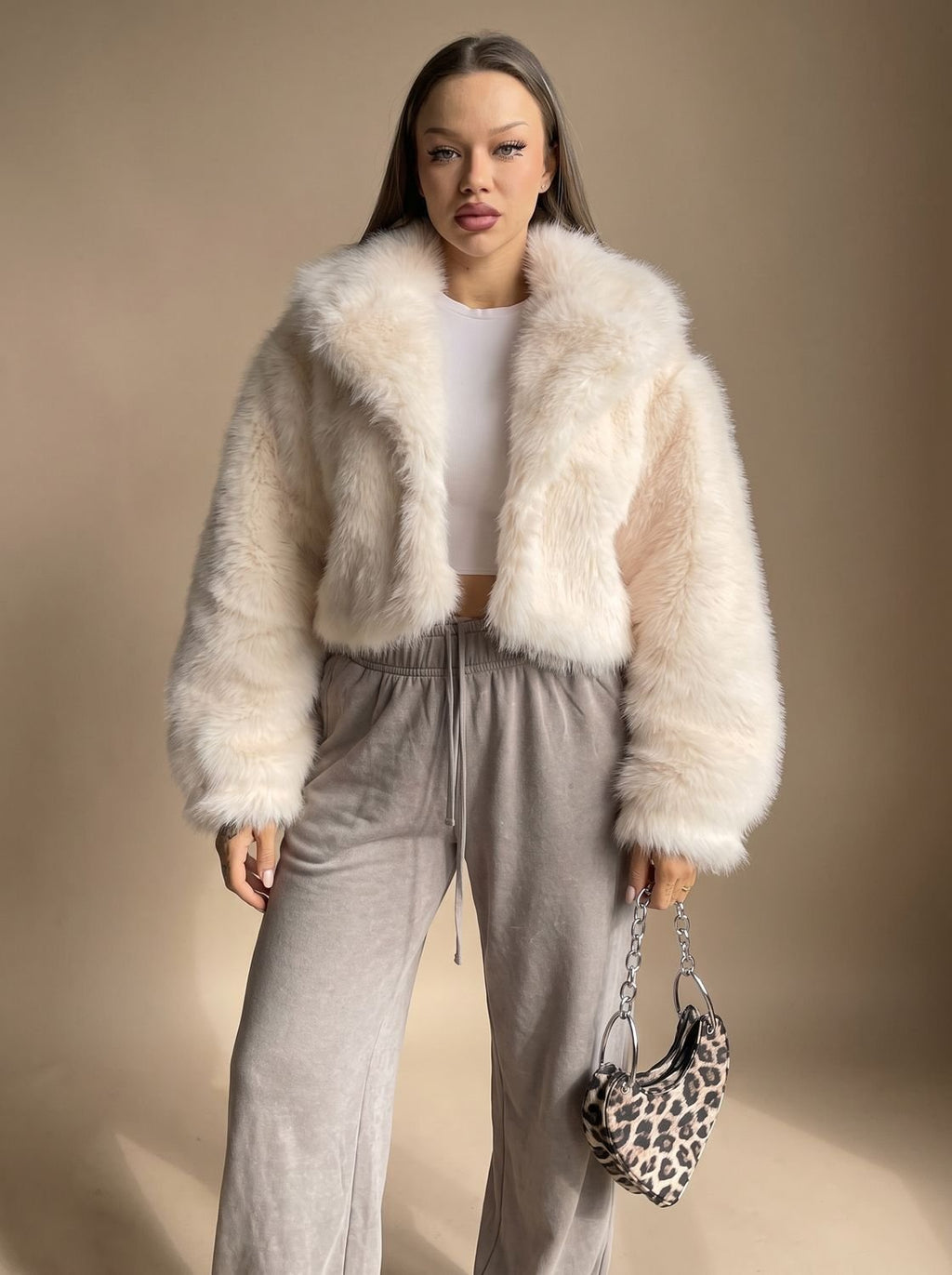 Charlotte | Manteau court en fausse fourrure pour femmes, à manches oversized et devant ouvert