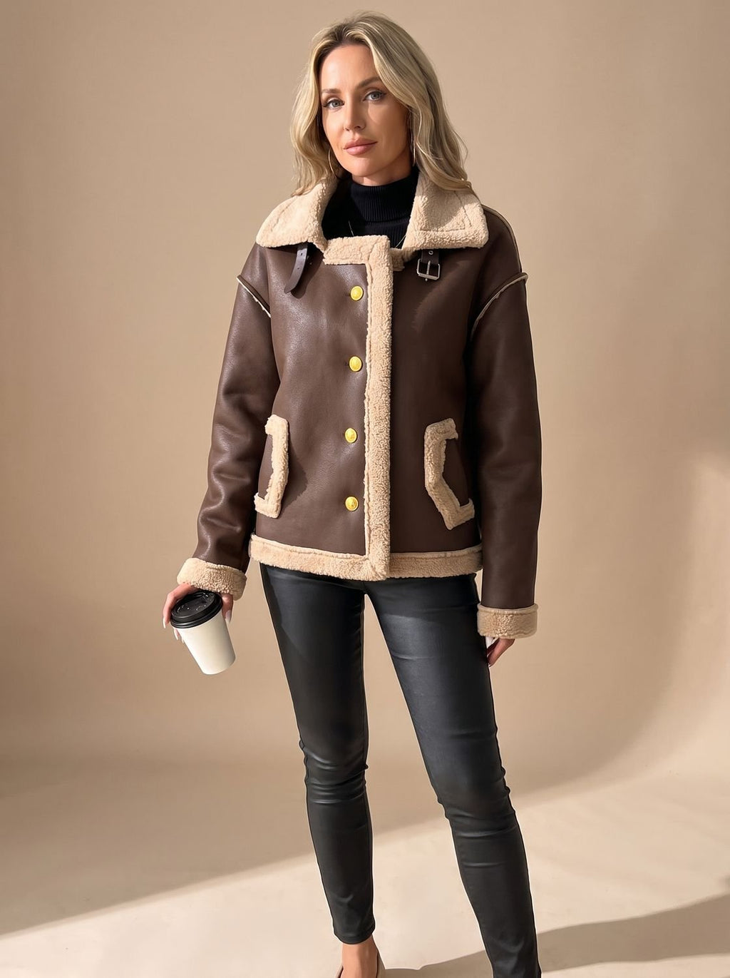 Victoria | Veste aviateur en simili cuir pour femmes, doublée en sherpa, à boutons