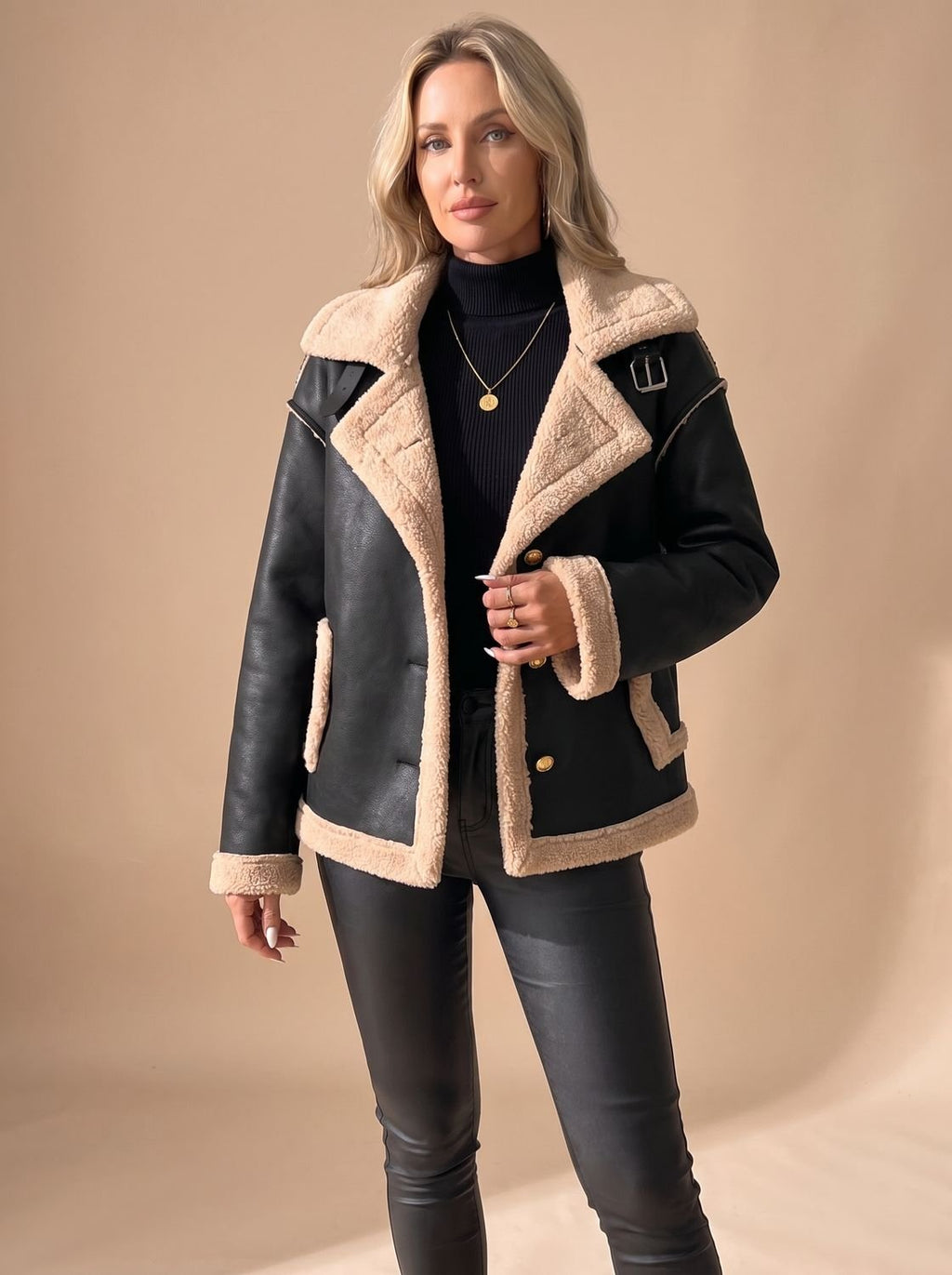 Victoria | Veste aviateur en simili cuir pour femmes, doublée en sherpa, à boutons