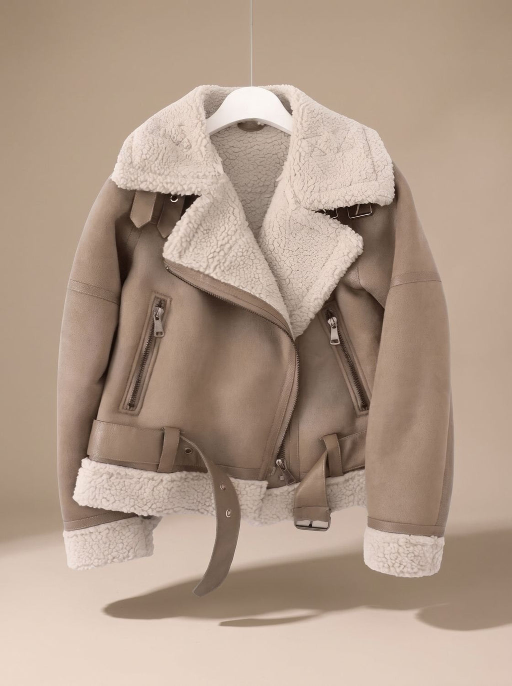 Harper | Veste aviateur pour femmes en fausse fourrure avec ceinture et zip asymétrique