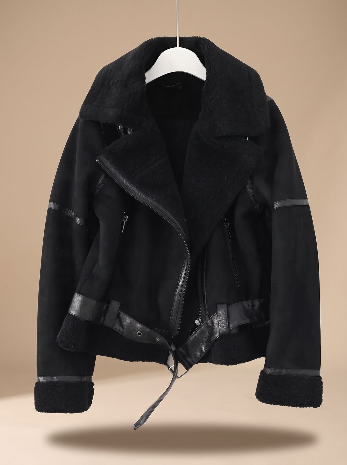 Harper | Veste aviateur pour femmes en fausse fourrure avec ceinture et zip asymétrique