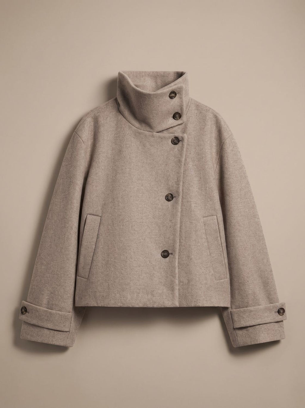 Victoria | Manteau court en mélange de laine à col montant et boutons pour femmes