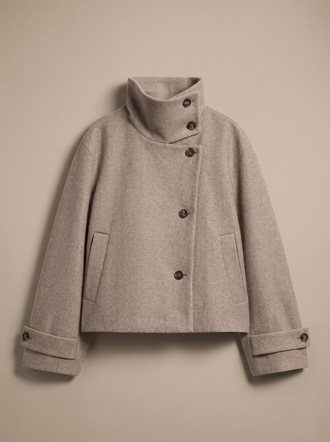Victoria | Manteau court en mélange de laine à col montant et boutons pour femmes