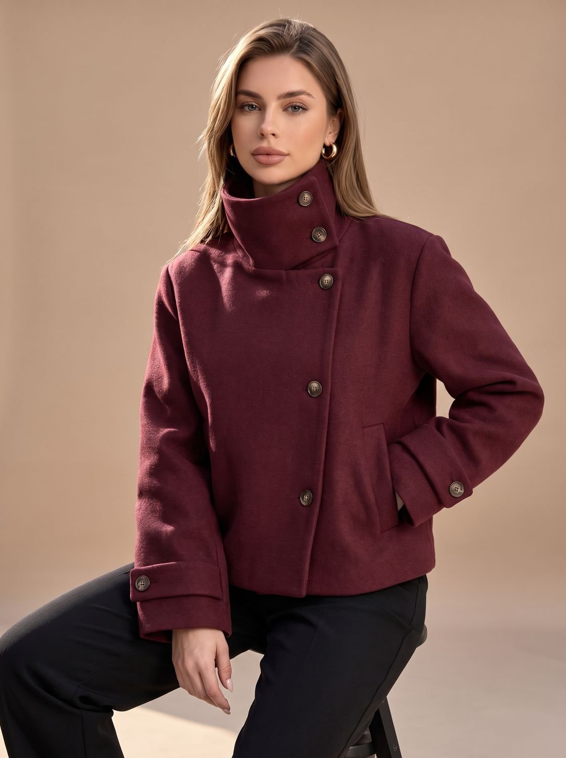 Victoria | Manteau court en mélange de laine à col montant et boutons pour femmes