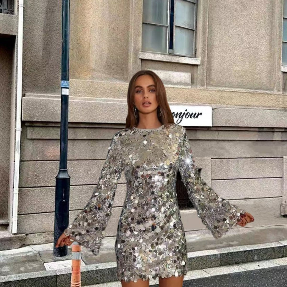 Mia | Robe de cocktail mini à sequins à manches longues pour femmes
