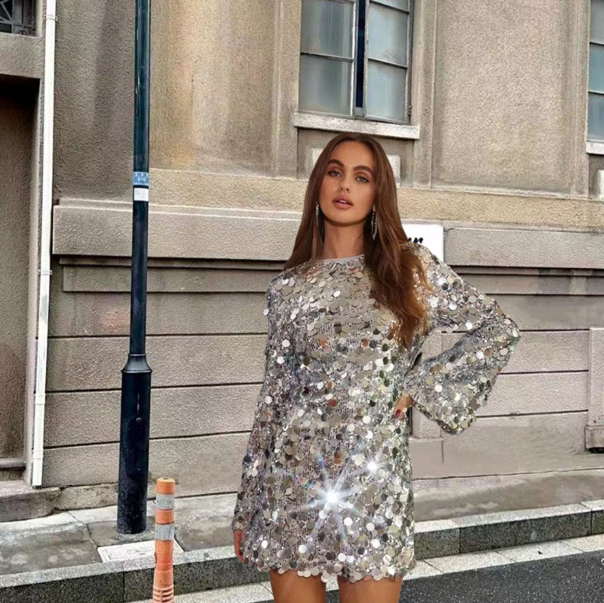 Mia | Robe de cocktail mini à sequins à manches longues pour femmes