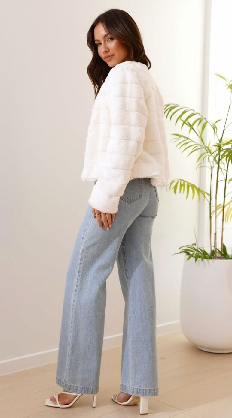 Camila | Veste de soirée en fausse fourrure matelassée pour femmes, courte et à l'avant ouvert