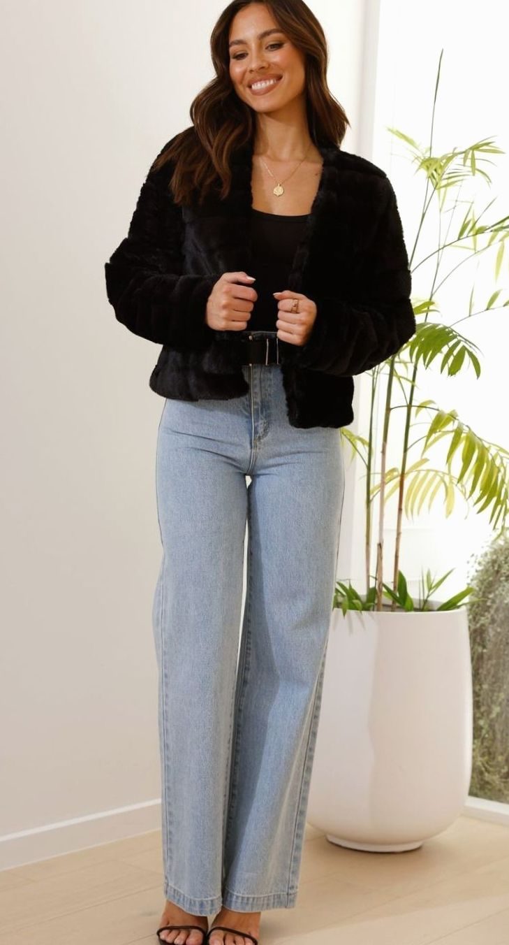Camila | Veste de soirée en fausse fourrure matelassée pour femmes, courte et à l'avant ouvert
