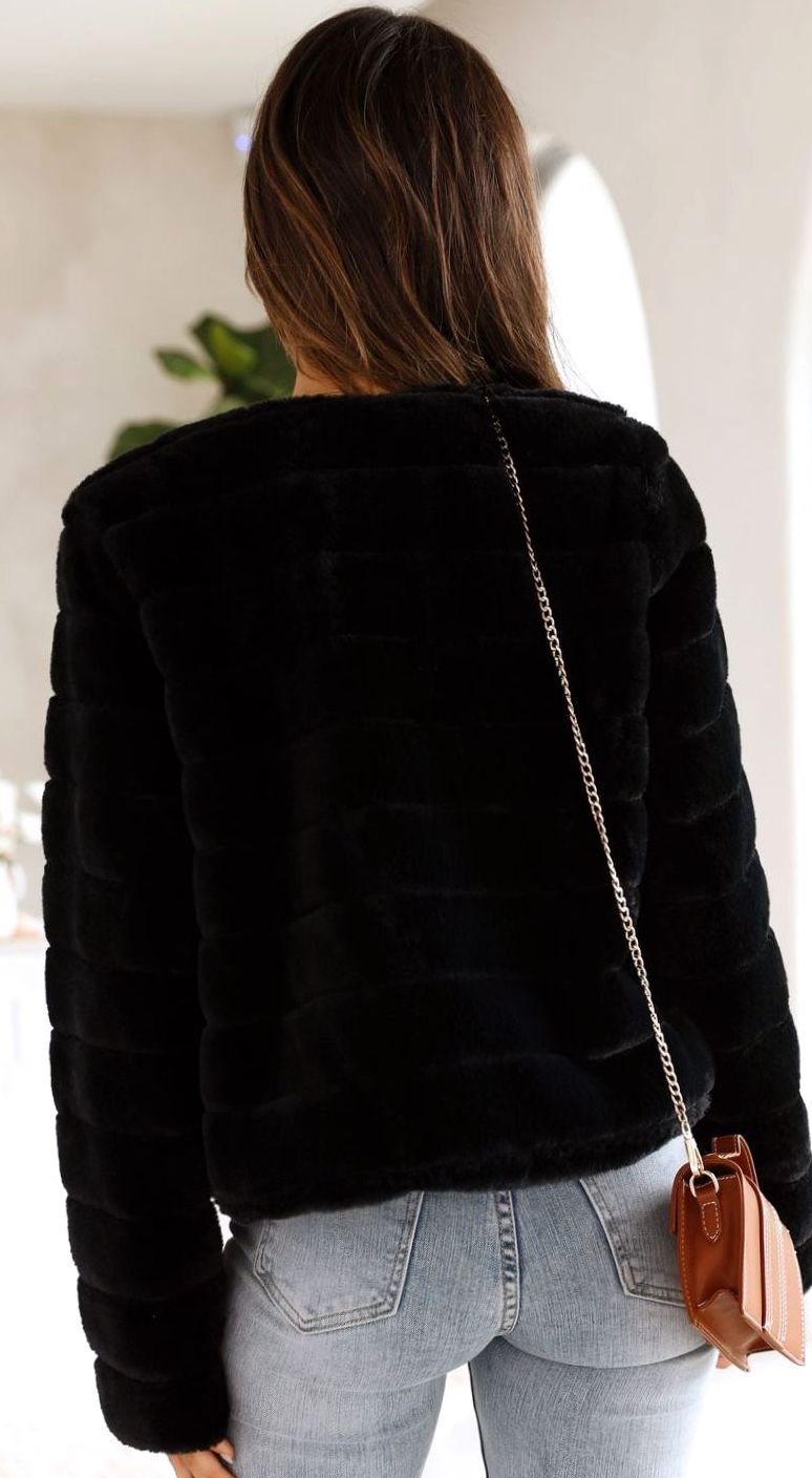 Camila | Veste de soirée en fausse fourrure matelassée pour femmes, courte et à l'avant ouvert