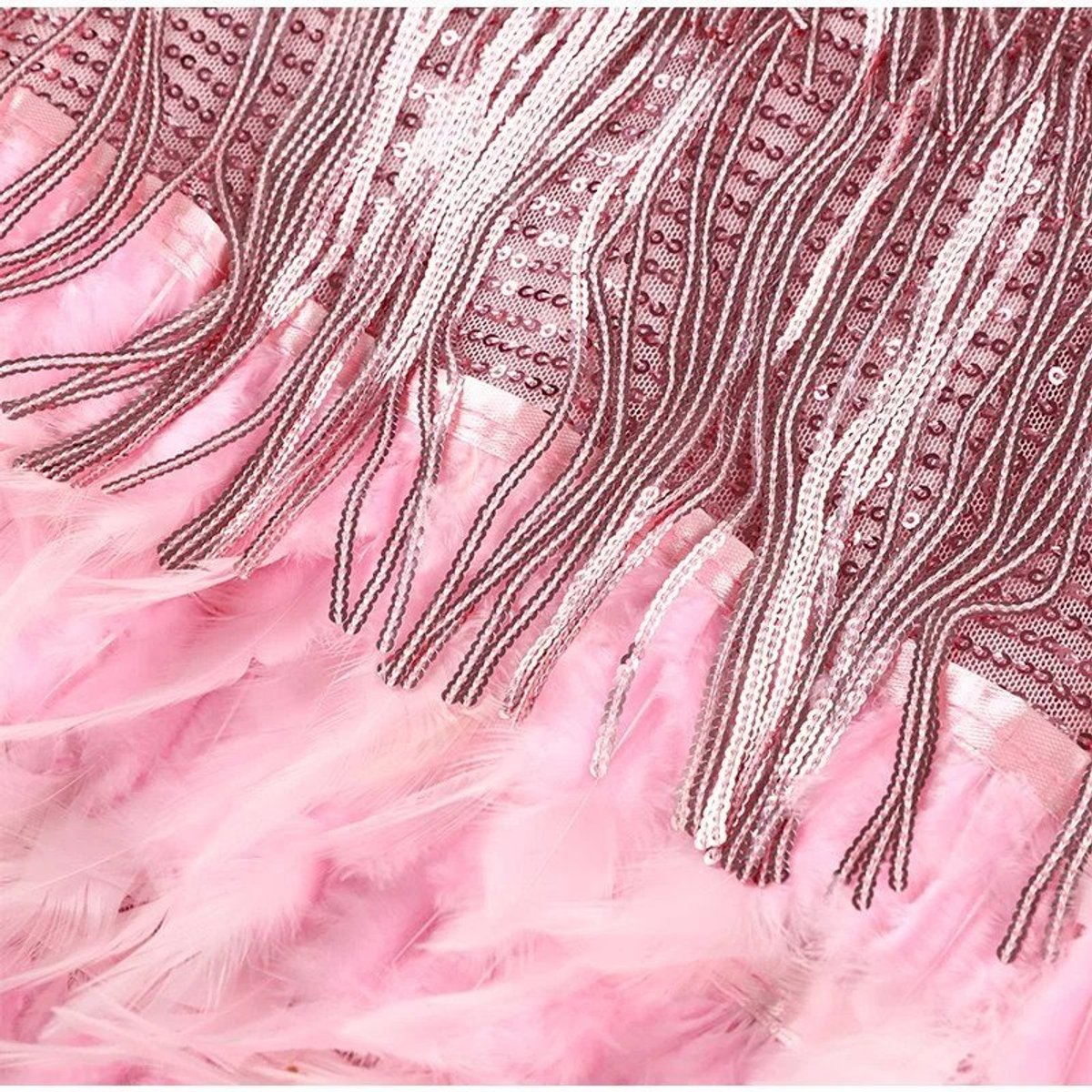 Victoria | Robe de cocktail mini à paillettes avec franges et bordure en plumes pour femmes