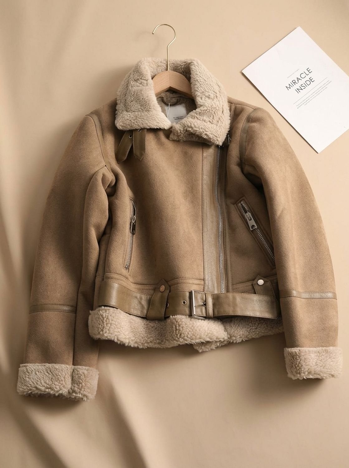 Amelia | Veste de moto courte en shearling pour femmes, marron