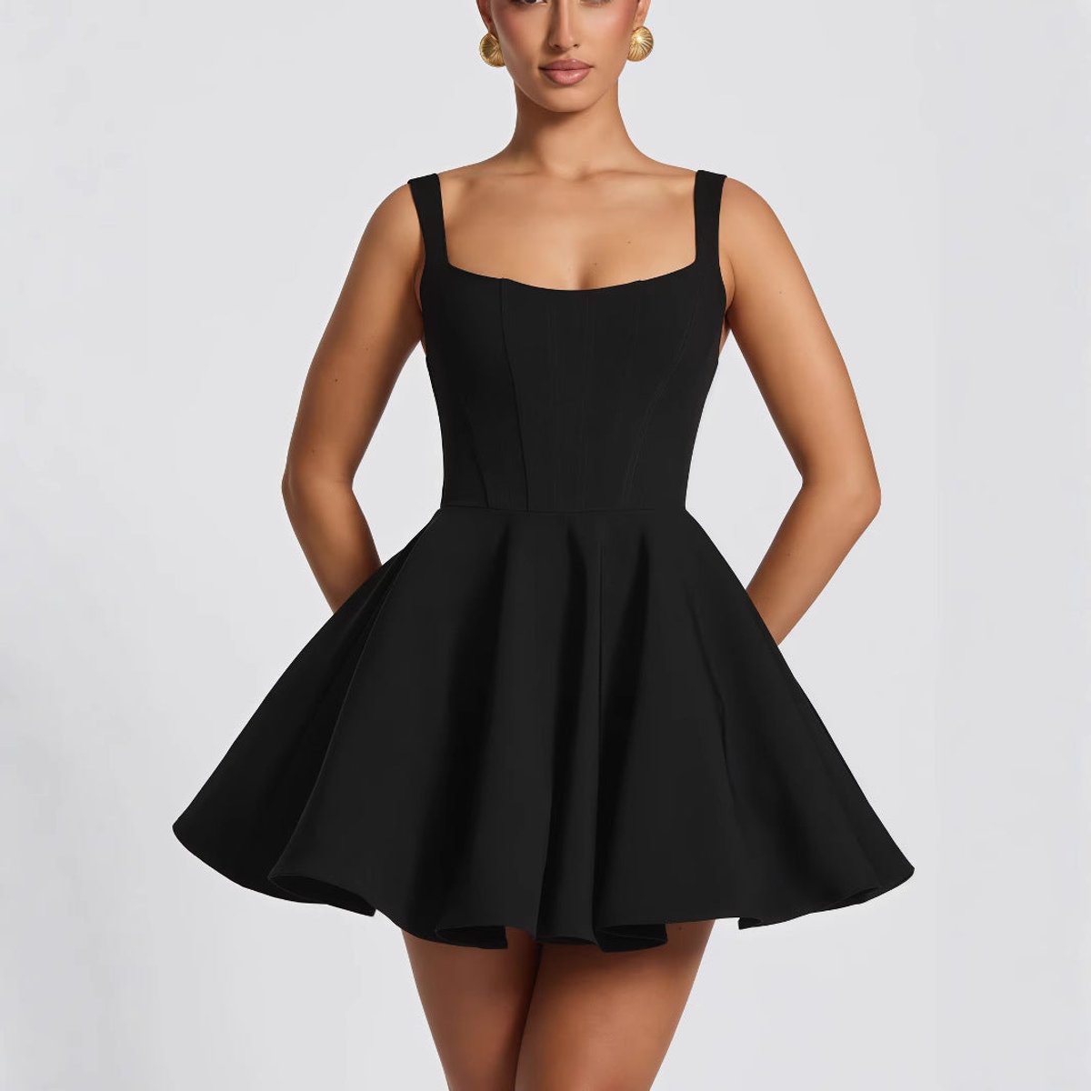 Emma | Robe de cocktail A-line à col carré sans manches avec nœud oversized