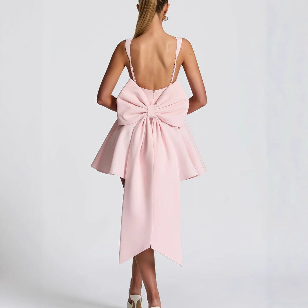 Emma | Robe de cocktail A-line à col carré sans manches avec nœud oversized