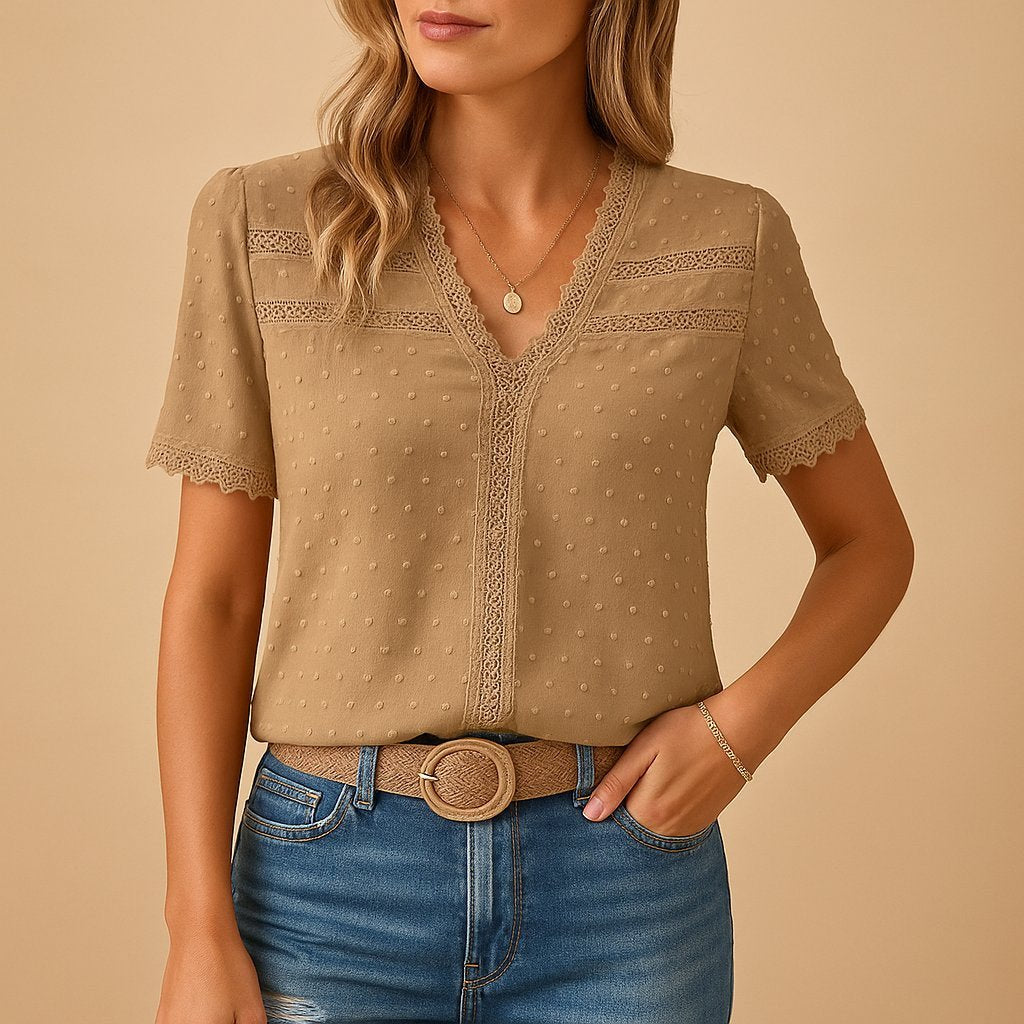 Camila | Blouse à manches courtes en dentelle à pois suisses avec décolleté en V pour femmes