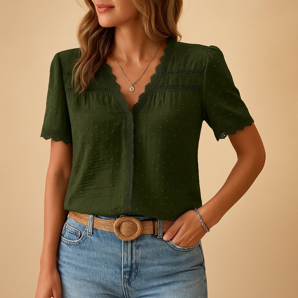 Camila | Blouse à manches courtes en dentelle à pois suisses avec décolleté en V pour femmes