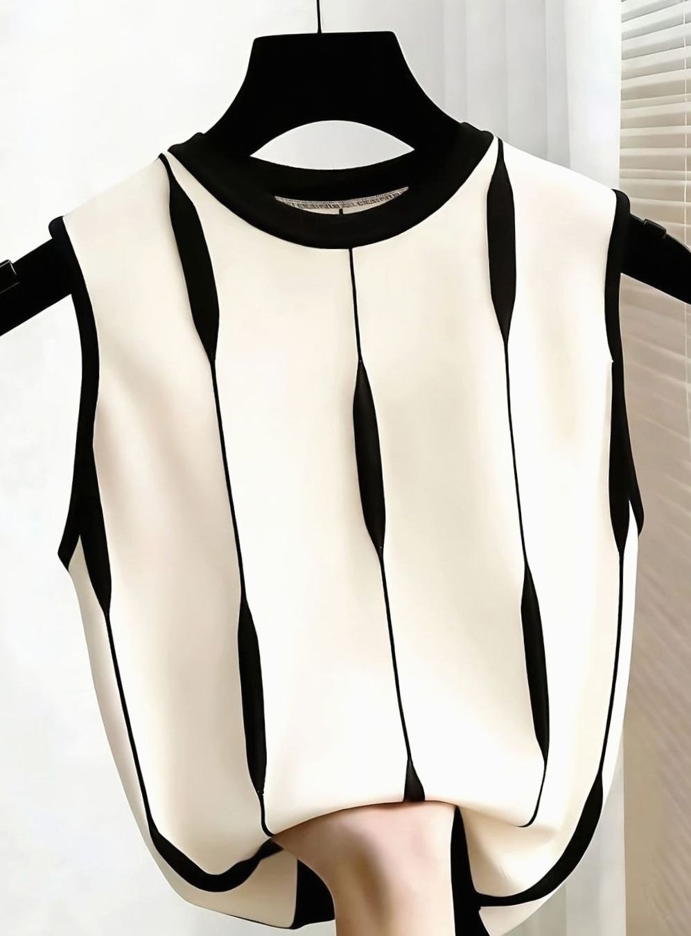Grace | Pull à manches courtes avec décolleté en V et lien contrastant pour femmes